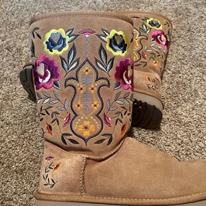 Ugg Juliette Embroidered Boots Size 9 Worn Once Like New Condition Chestnut
